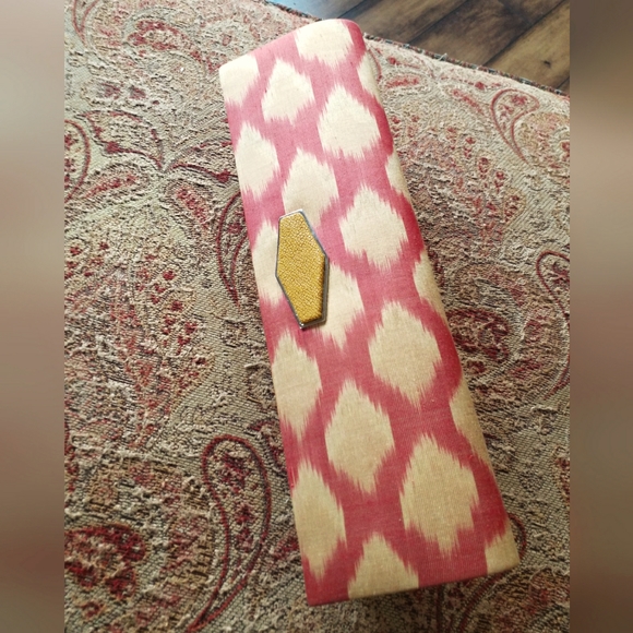 Gail DeLoach  ASIAPHILE Silk Clutch - Picture 6 of 16